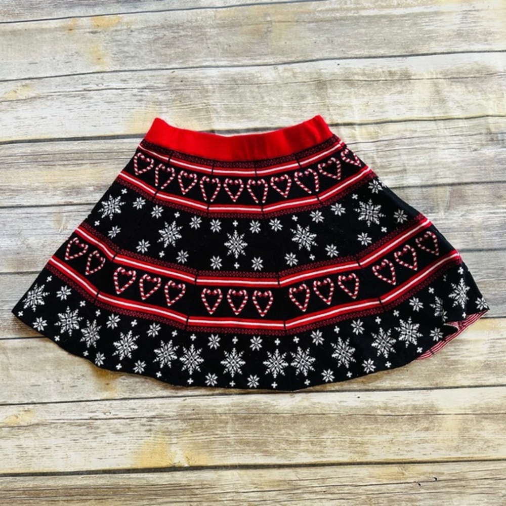 Adorable holiday knit skirt! Size 14